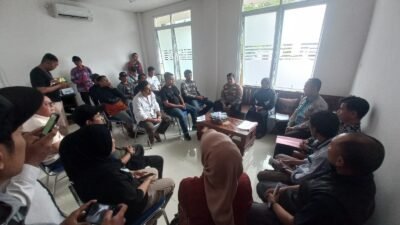 WARGA MASYARAKAT DESA GASOL LAKUKAN KEGIATAN AUDIENSI TERHADAP KEPALA DESA