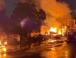 Truk Tangki Pertamina Terguling di Pasir Hayam, Api Lahap Ruko dan Pos Polisi